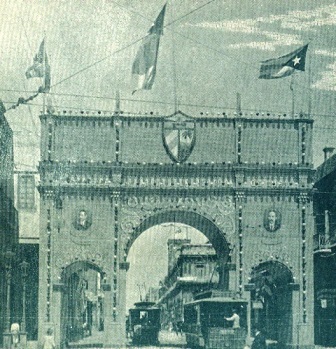 Foto de Arco levantado en la calzada de Reina y Amistad por la Compañía Española y Americana del Gas (foto Gómez de la Carrera)